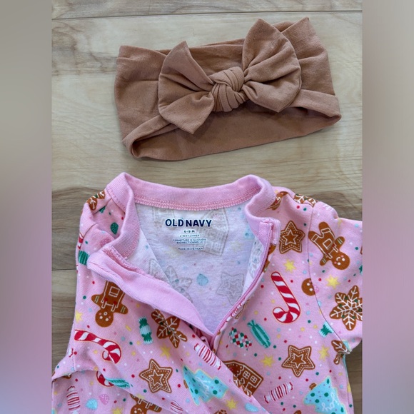 NWOT Old Navy Holiday Footies with Matching Bows! - Picture 2 of 3